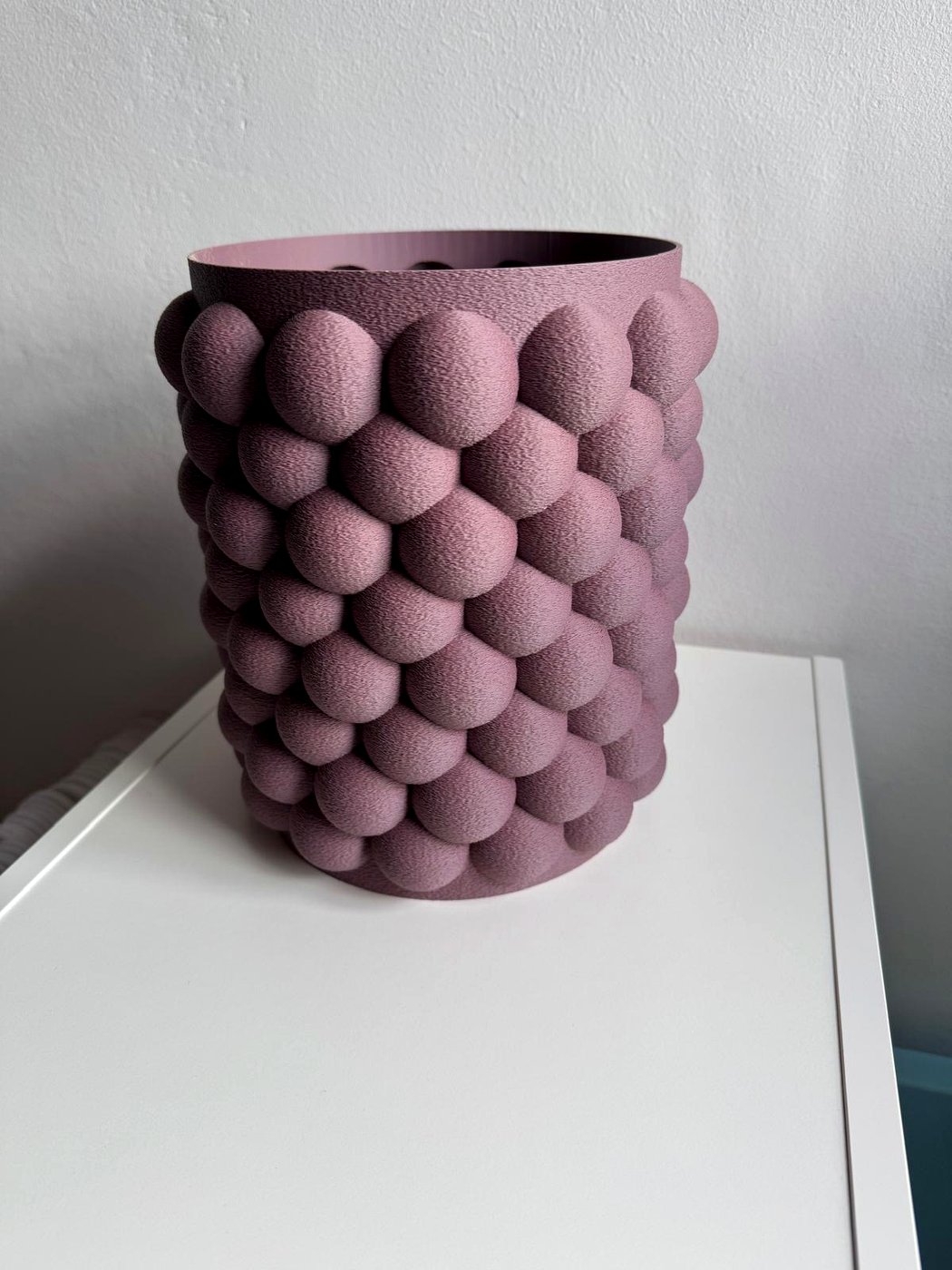 Vaso a bolle malva con texture stampato in 3D